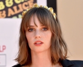 Maya Hawke | Love-Boobs.com