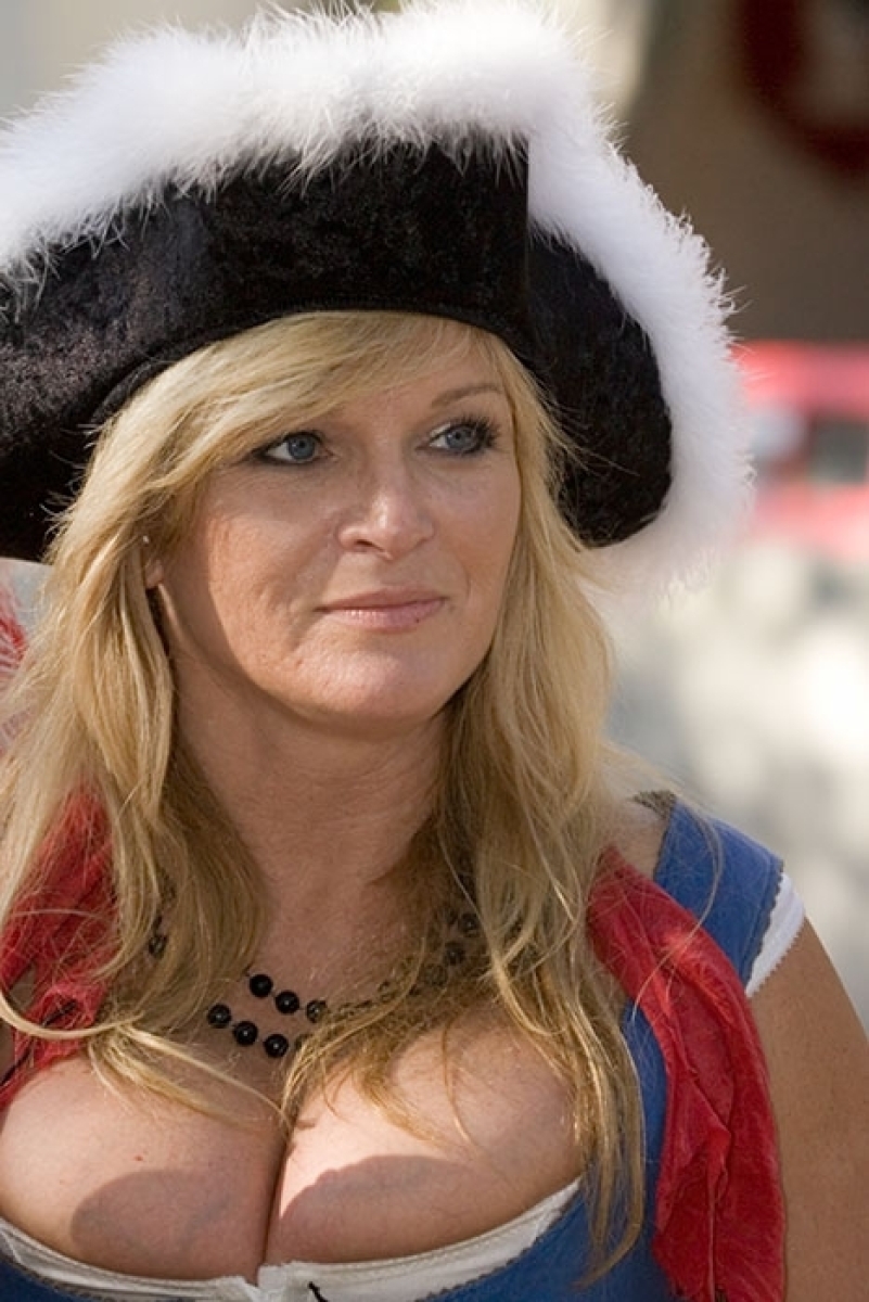 Image Reference: 05771047238657006086 - Love Boobs