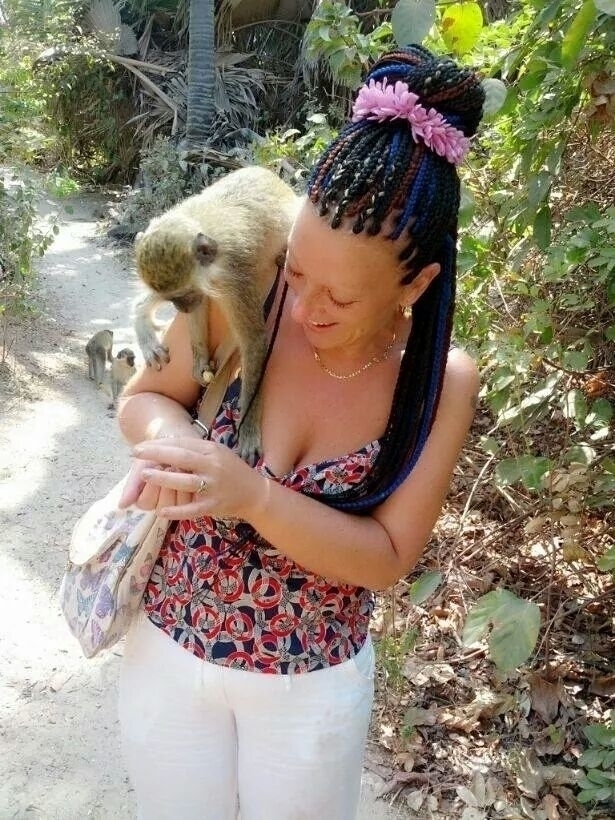 Image Reference: 54506706676568573237 - Love Boobs